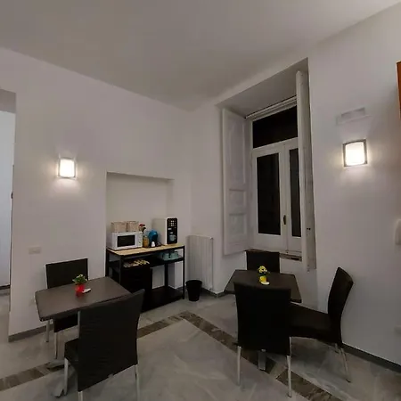 Bed & Breakfast Le Ginestre In Centro Salerno
